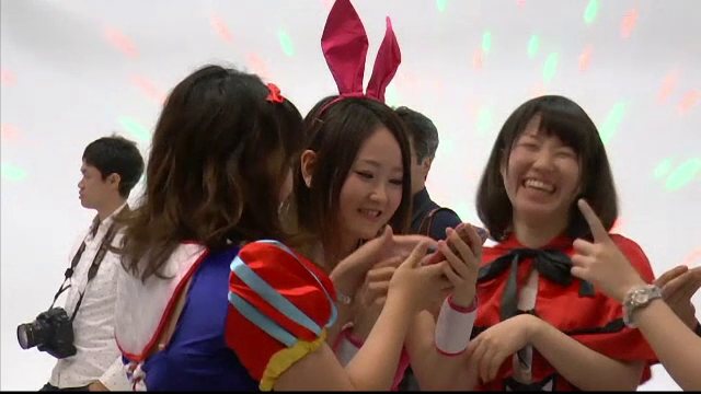 Cum se costumeaza tinerii din Japonia de Halloween. Fantomele si vrajitoarele, inlocuite cu personaje de desene animate