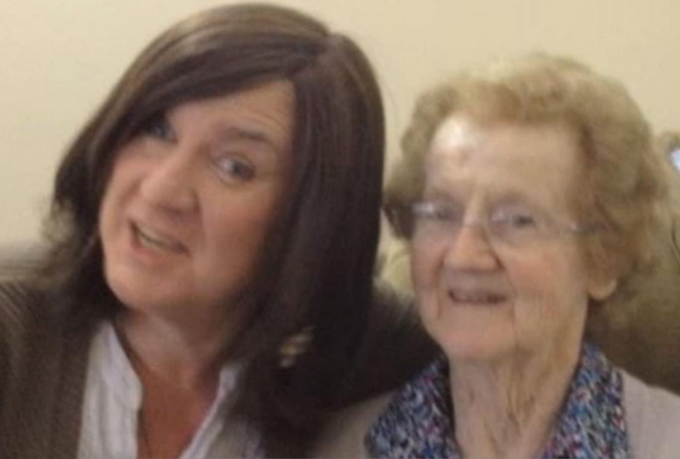 Si-a facut schimbare de sex si i-a marturisit de 100 de ori mamei, care sufera de dementa. Reactia primita de fiecare data