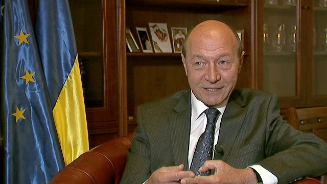 Basescu: Dragnea a inteles ca trebuie sa retraga OUG; oare va fi suficient pentru ca oamenii sa se retraga din strada?