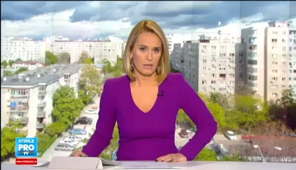 Imagini impresionante cu romanul care se chinuie sa ajunga acasa dupa ce vecinii i-au distrus rampa pentru carucior