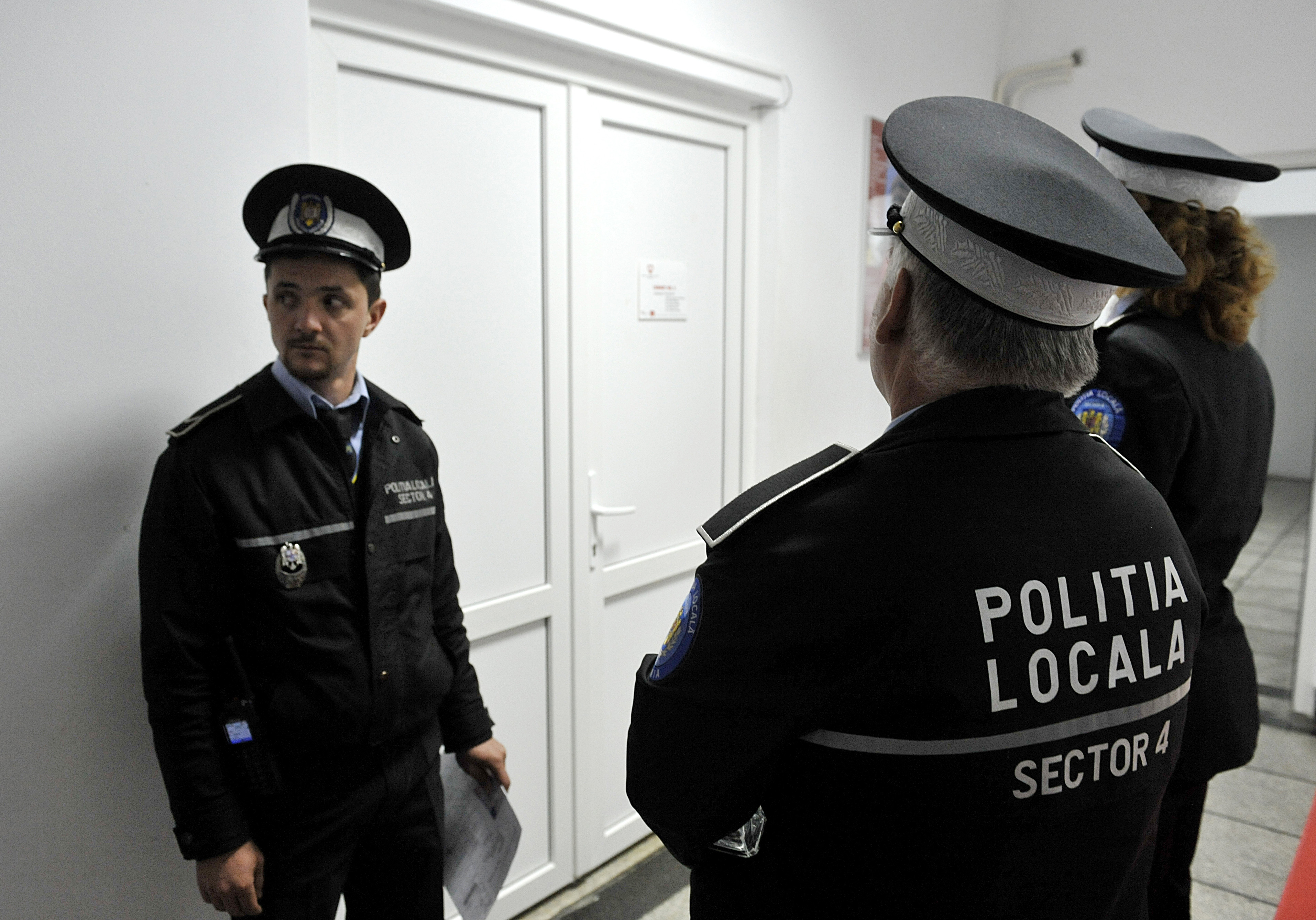 politisti donat sange - Agerpres