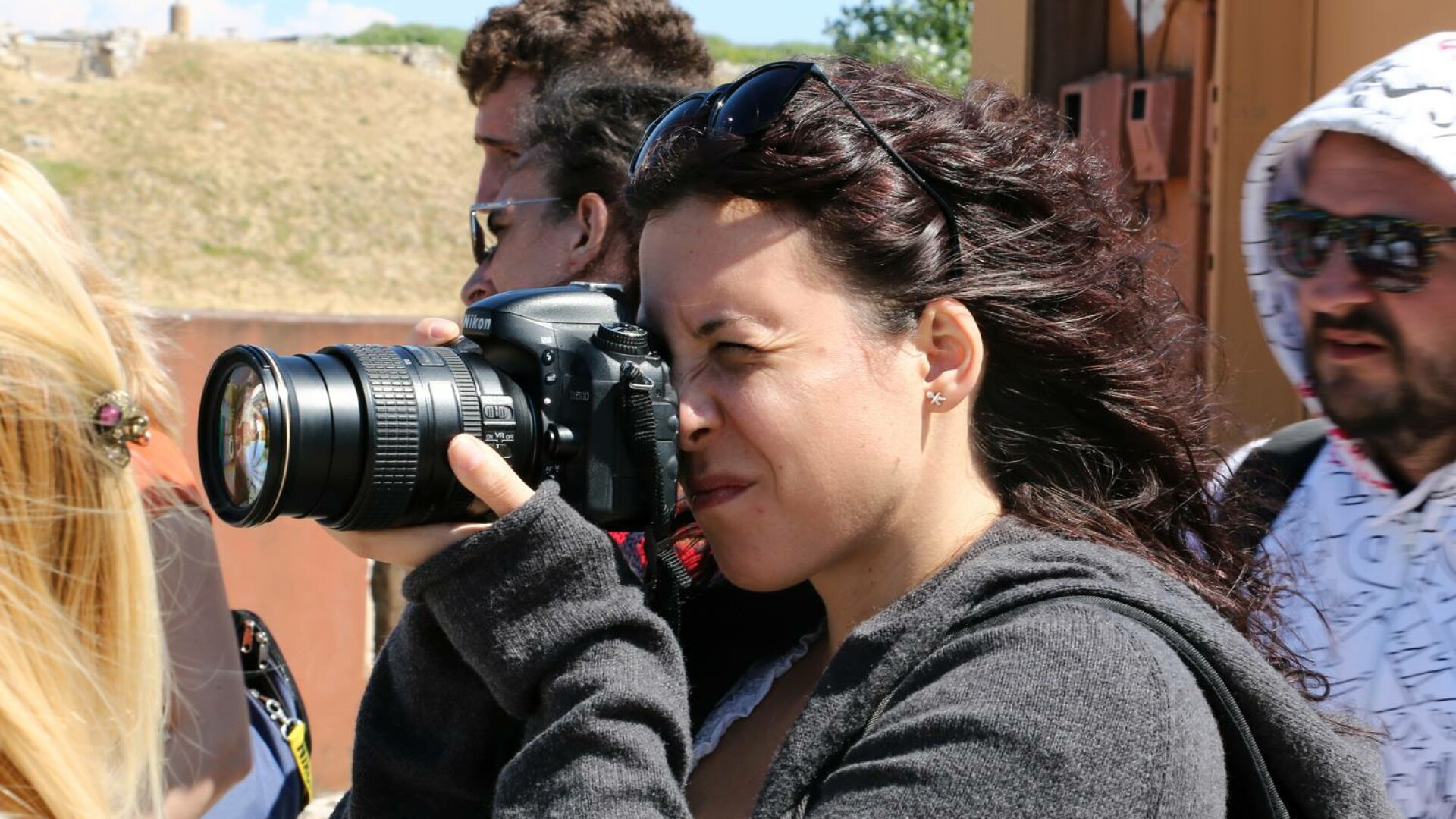 Expozitia foto la care Teodora Maftei n-a mai ajuns. Cele mai impresionante imagini surprinse de fotograful ranit in Colectiv