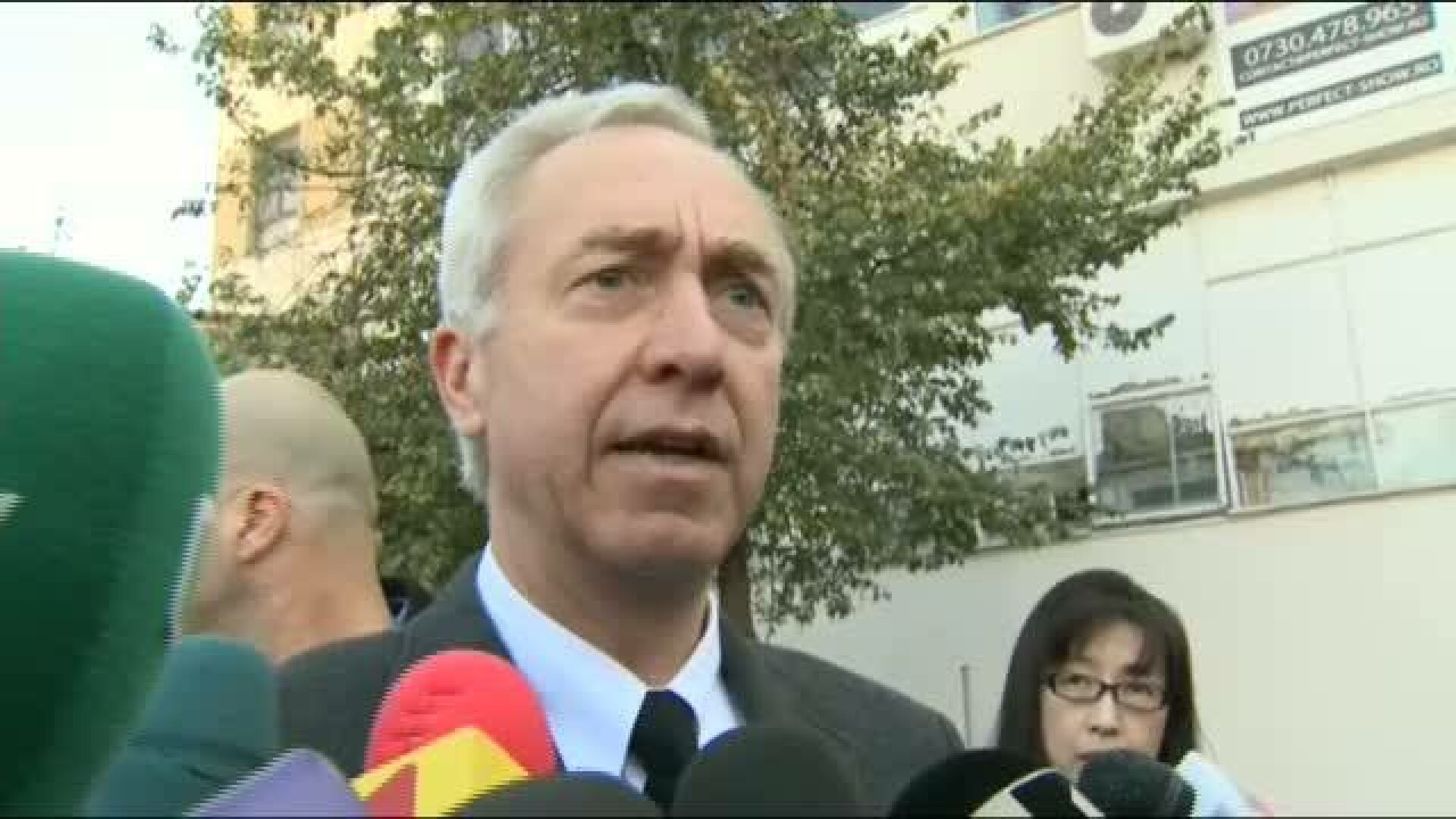 Hans Klemm, ambasadorul SUA, a adus un ultim omagiu la locul tragediei din Colectiv. Mesajul transmis familiilor victimelor