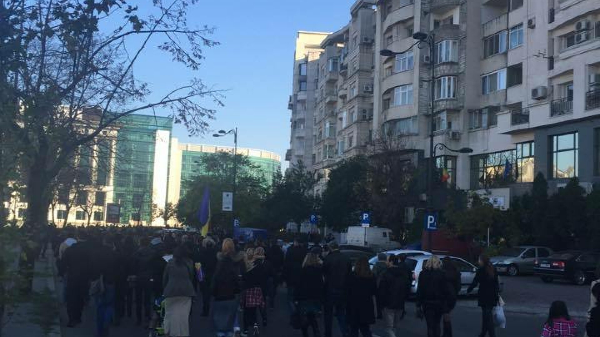 marsul tacerii, Capitala - 1