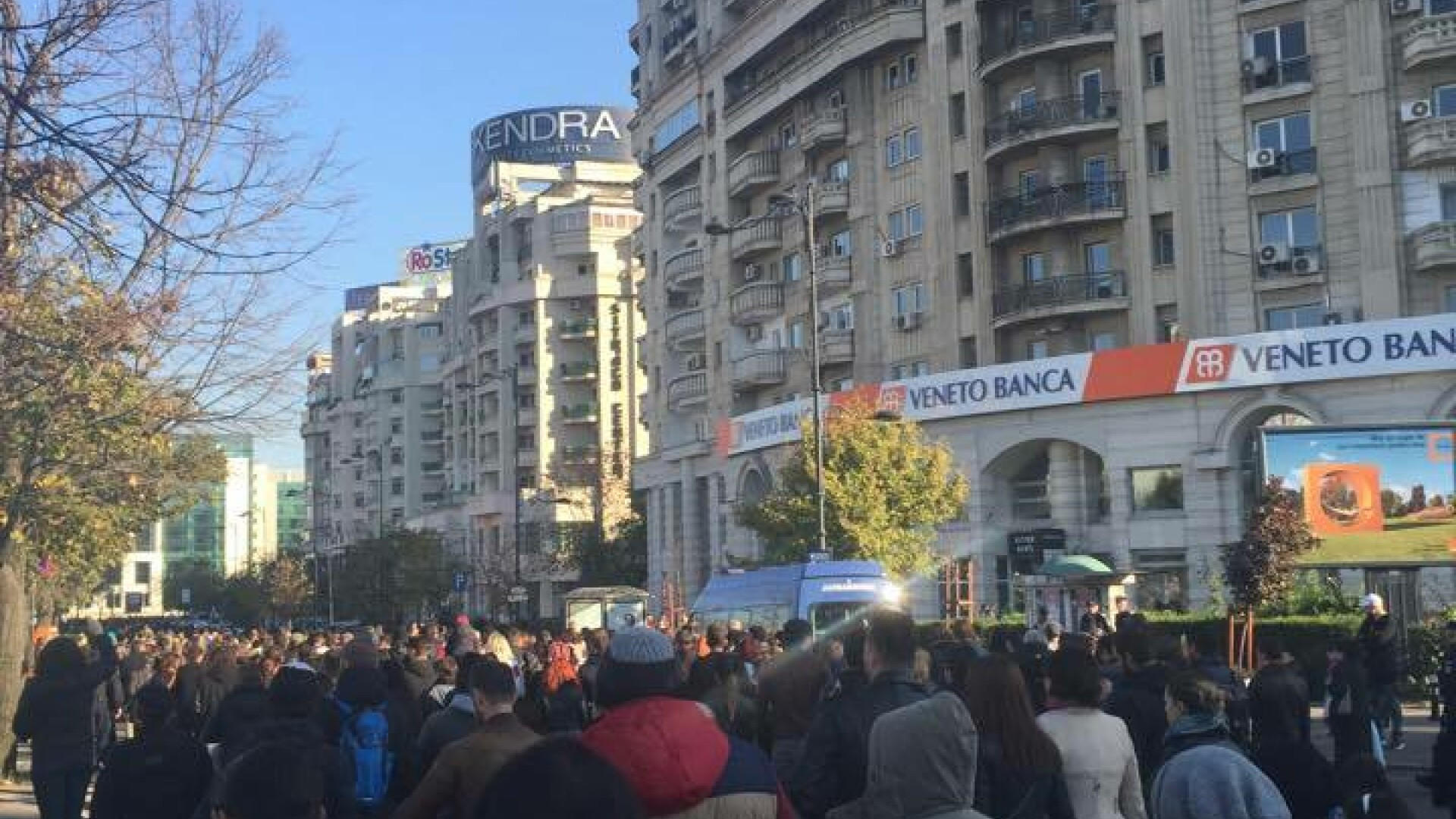 marsul tacerii, Capitala - 3