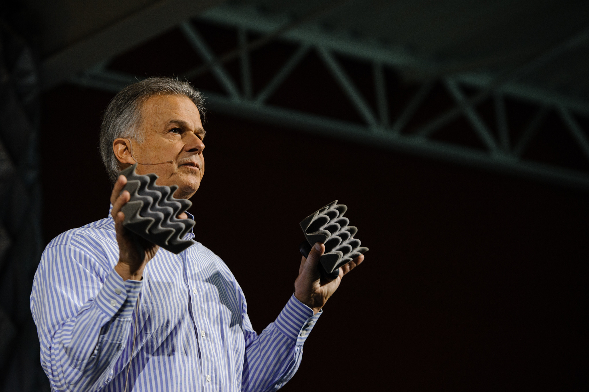 avocatul John Barilyck cu probe de spuma