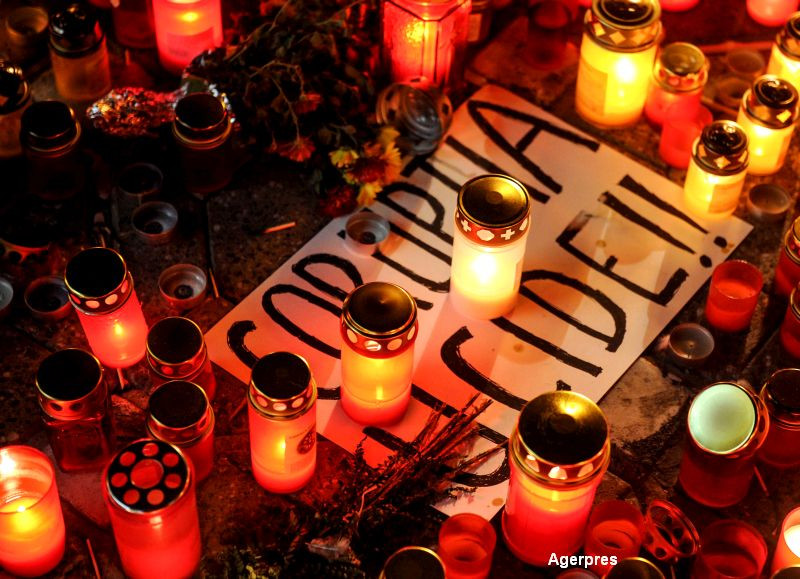 Tanara care a iesit din club chiar inainte sa izbucneasca incendiul. "Prietenul meu a tinut usa deschisa ca sa iasa lumea"