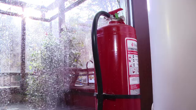 Ce inseamna de fapt "pe proprie raspundere". Cuvantul cheie in spatele caruia s-au ascuns toti patronii de cluburi: scaune