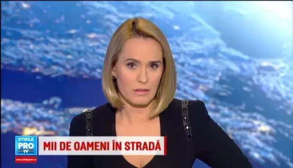 Mii de oameni ii cer lui Piedone sa aiba decenta de a demisiona. Edilul si-a BLINDAT cladirea Primariei Sectorului 4