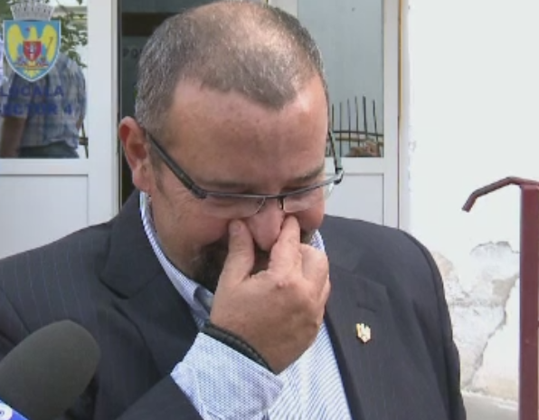 Primarul sectorului 4 a demisionat. Comunicatul este semnat: "Cristian Popescu-Piedone, De profesie om"