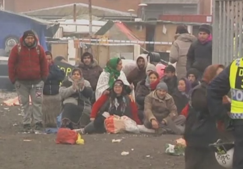 Tabara ilegala de romi din Malmo, demolata de politia suedeza. Majoritatea provin din Romania