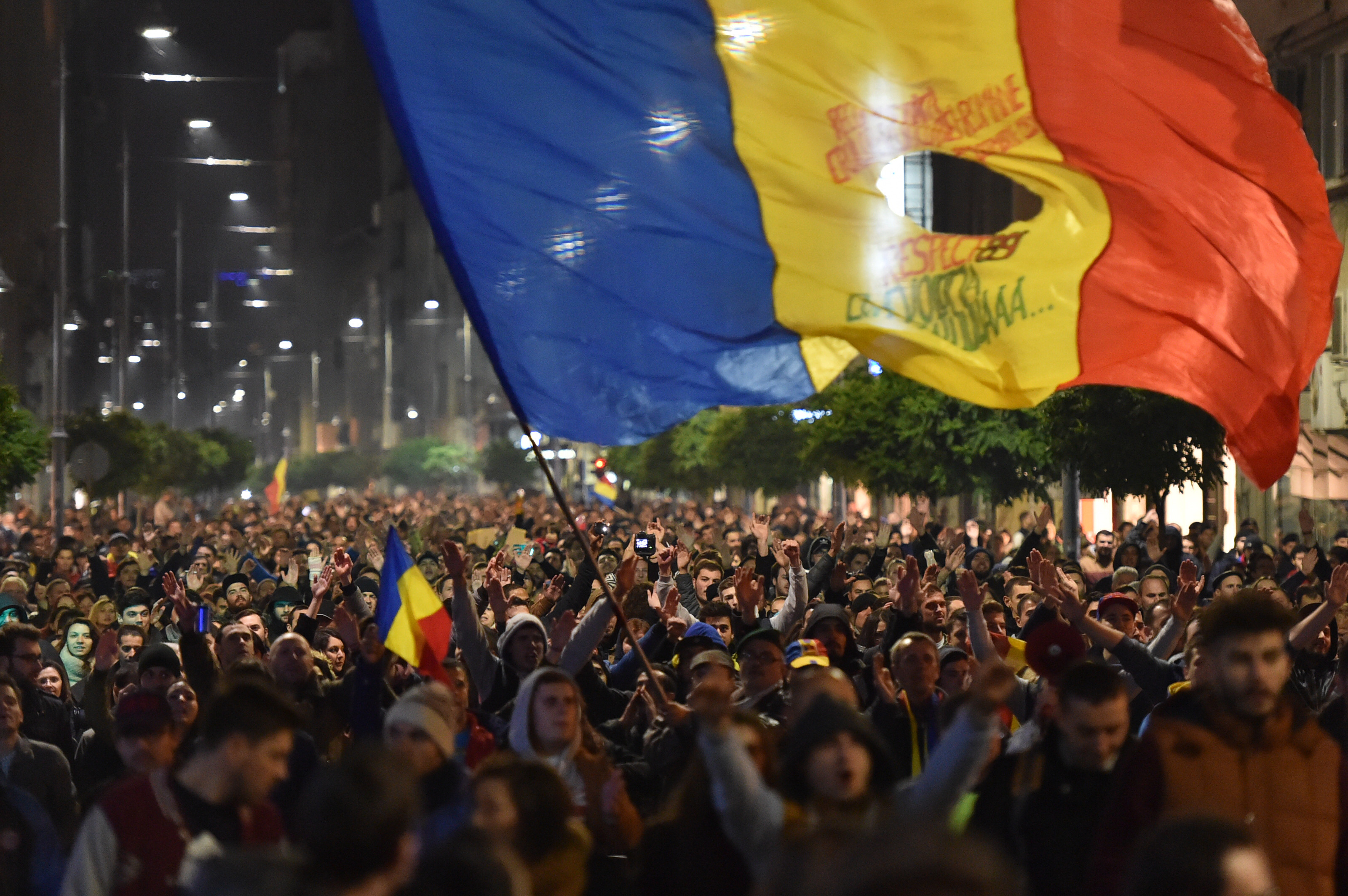 CORUPTIA UCIDE. 15.000 de oameni au protestat pentru schimbare in Piata Universitatii. "Uniti putem sa dam jos un sistem"