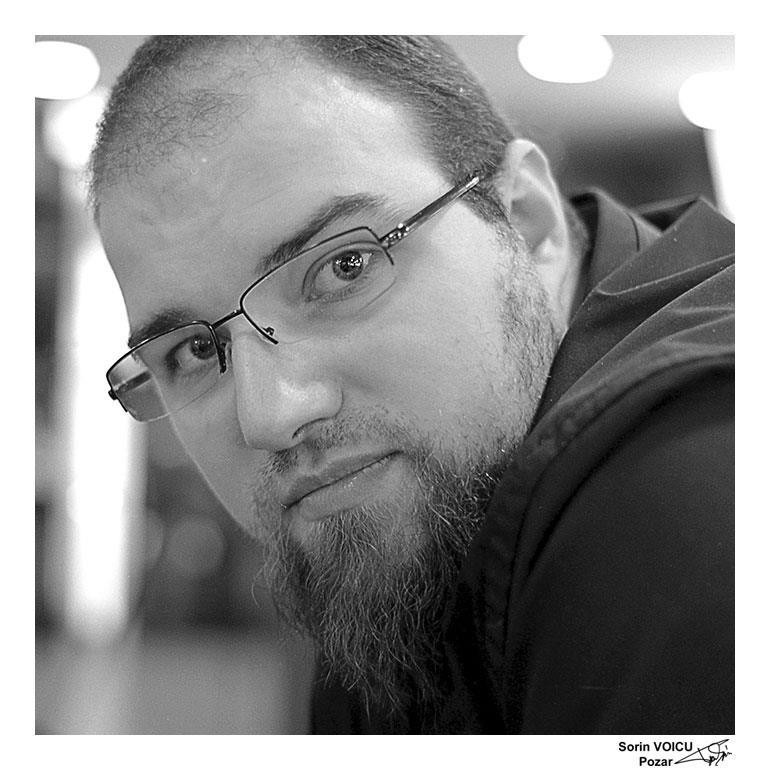 Expozitie foto emotionanta in memoria uneia dintre victimele din Colectiv. Universul, vazut prin lentila lui Alex Chelba