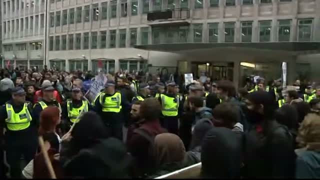 Proteste violente la Londra. Studentii englezi au iesit in strada, dupa o decizie luata de guvern cu privire la burse