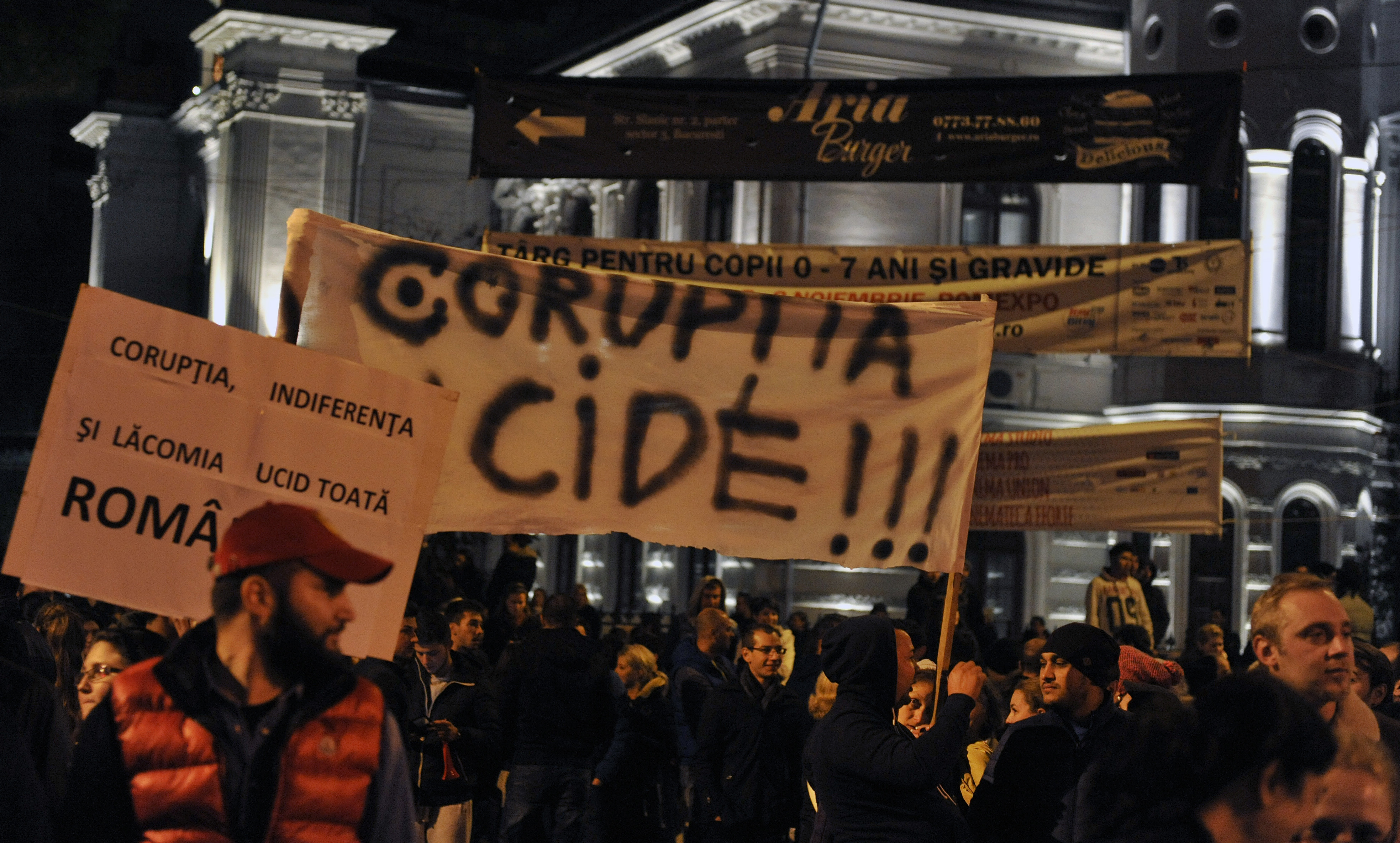 Seara in care strada trebuia sa decida cine merge la negocieri, la Cotroceni. Ce le-a cerut Klaus Iohannis manifestantilor