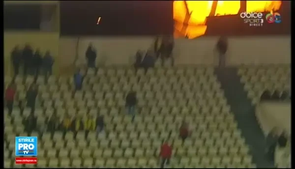 Flacari uriase langa stadion la un meci din Brasov. ISU: A explodat fabrica de paine Vel Pitar. LIVE UPDATE