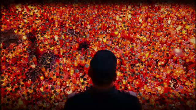 Slujba de comemorare in fata clubului Colectiv. Gestul pe care l-au facut bisericile din Bucuresti la ora 22:30