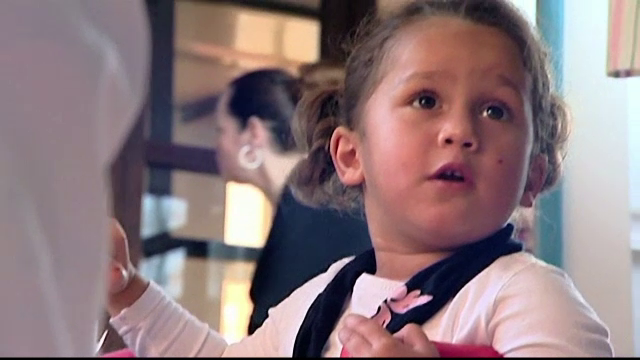 Nina, fetita ratacita in Croatia, care vorbeste o limba neinteleasa de nimeni, a fost identificata. Cine sunt parintii ei