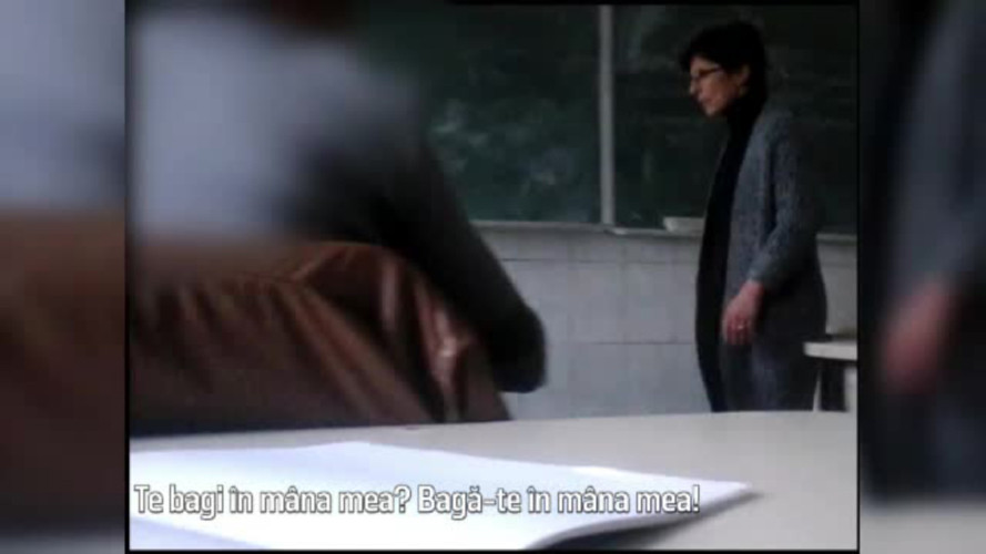 O profesoara din Tulcea a fost filmata in timp ce lovea un elev. "Te fac vaca pentru ca vaca esti"