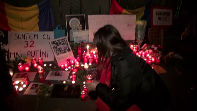 "Ei nu au murit, ei ne-au trezit". Mesajele romanilor din diaspora, iesiti in strada in memoria tinerilor pieriti la Colectiv