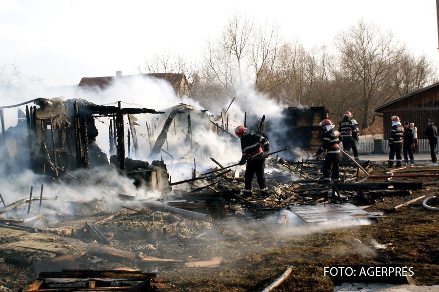 incendiu scoala Waldorf Simeria veche