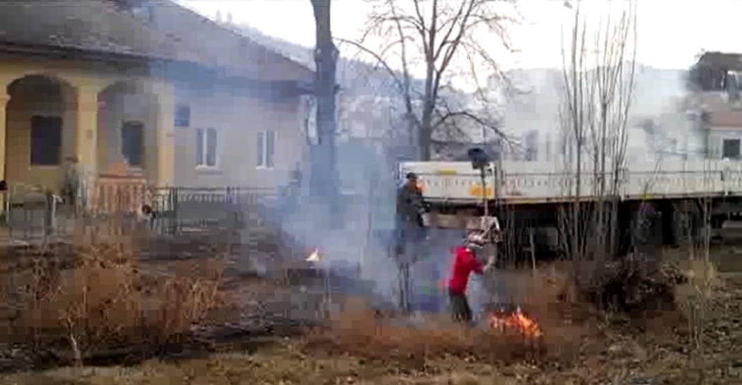 foc Iasi copil care stinge incendiul