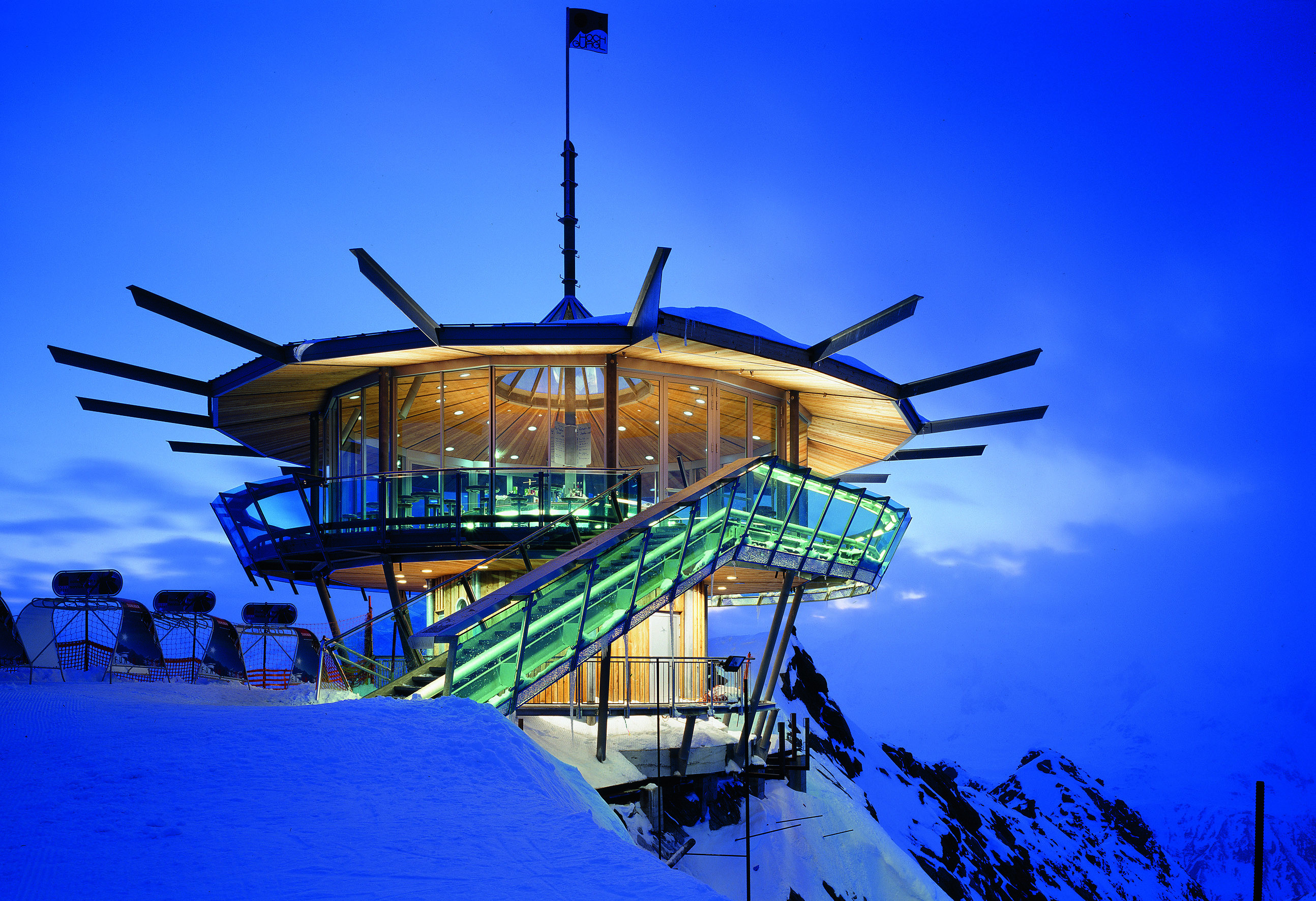 Misiunea prin care un intreprinzator austriac l-a adus pe James Bond in orasul sau. Ce a gasit 007 in Sölden