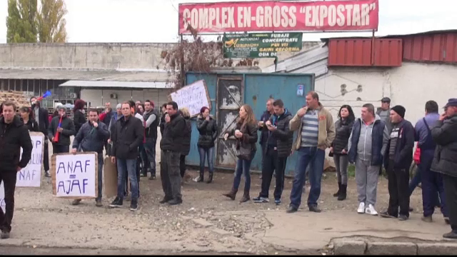 Masinile ANAF, atacate cu pietre de comerciantii din Galati. Oamenii se plang ca sunt controlati prea des