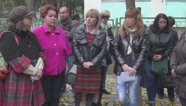 Profesoara din Galati, amenintata pentru ca a facut publice neregulile din scoala. Parintii au sarit in ajutorul ei