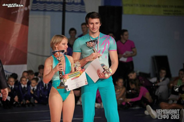 Fiica mai mică a lui Vladimir Putin, identificată oficial de Reuters. Este campioană de dans