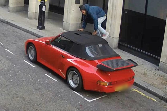 Probabil unul dintre cei mai prosti hoti filmati in ultima vreme de camerele de supraveghere. Cum incearca sa fure un Porsche