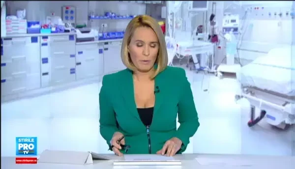 Premiera pentru Romania. 7 specialisti au operat cu succes, pe coloana vertebrala, un bebelus aflat inca in uterul mamei