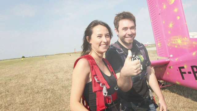 Gest emotionant al elevilor din Arad pentru Andrei Galut, solistul trupei Goodbye to Gravity: "Am venit sa-l sustinem"