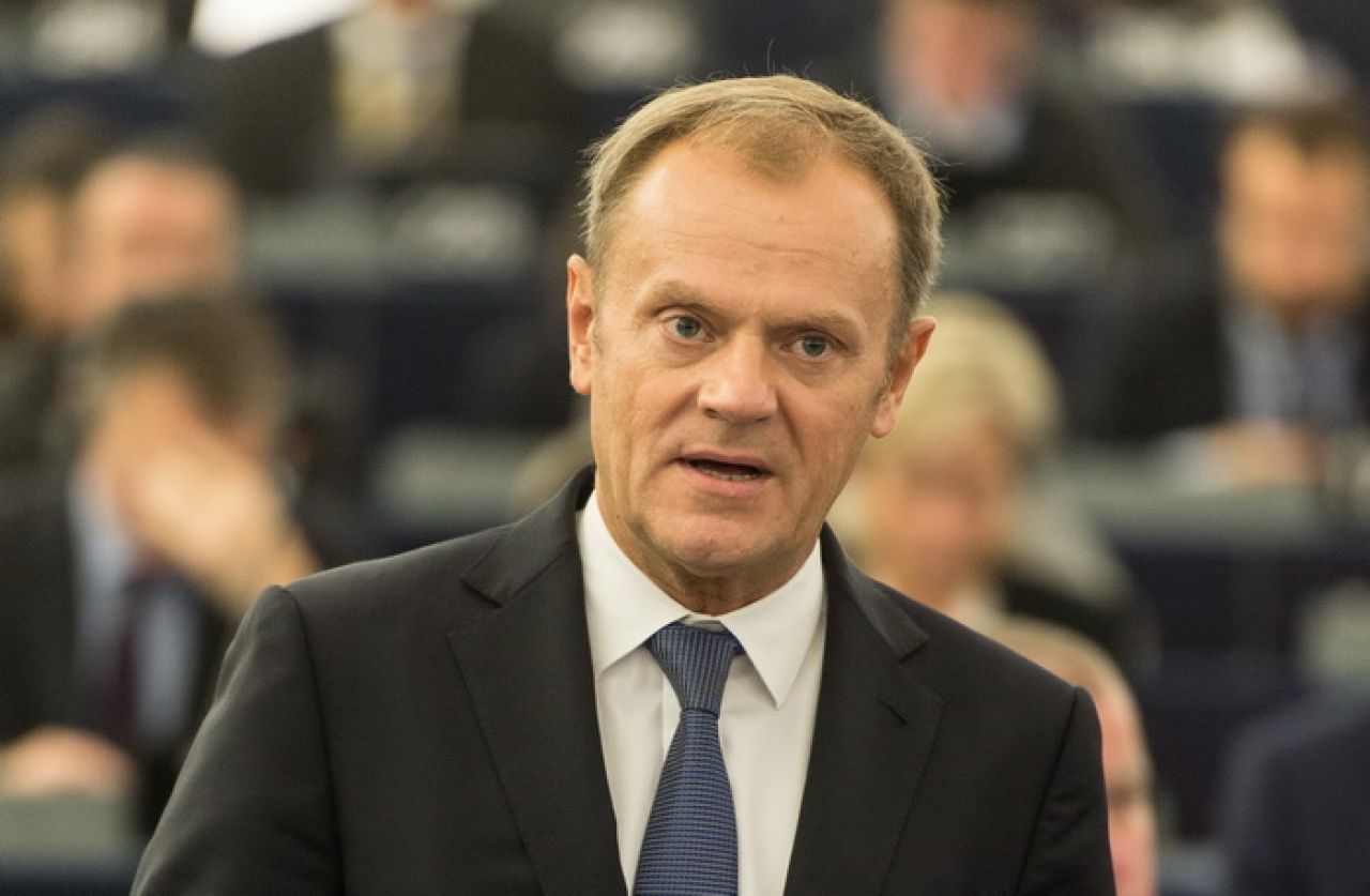 Bărbatul care intenționa să îl asasineze pe Donald Tusk avea 10 bombe artizanale în apartament