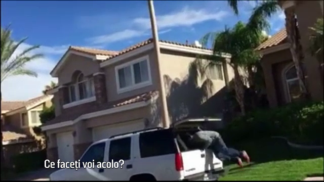 S-a echipat cu o arma, o camera video si un caine rau. Cum a speriat un american 4 hoti care jefuiau casa vecinului sau