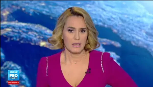 Momentul in care un avion incearca sa ajunga la sol, pe rafale de vant puternice, pe aeroportul din Birmingham