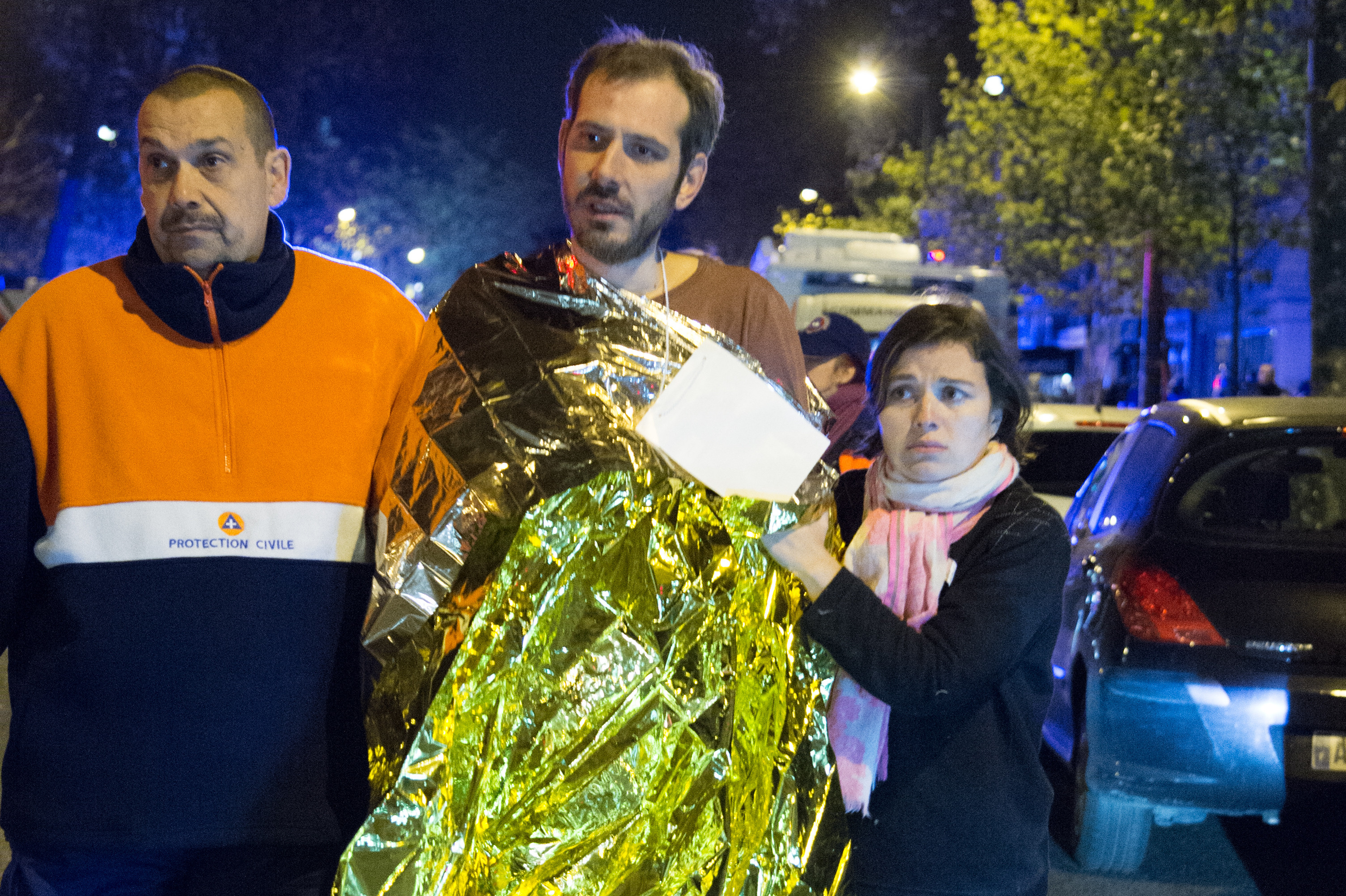 Romanii din Paris, traumatizati de atentate. "Ne gandim sa plecam, nu putem sa traim in fiecare zi cu spaima"