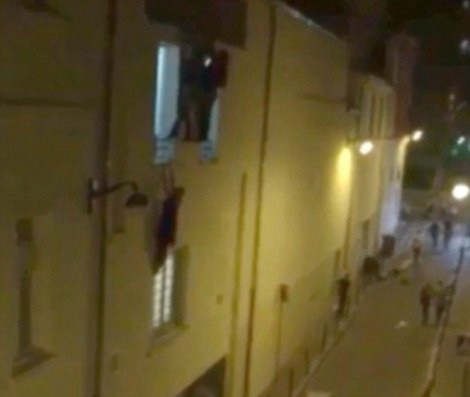 "Ajutati-ma, sunt insarcinata". Ce s-a intamplat cu femeia care s-a agatat de ferestre ca sa scape de macelul din Bataclan