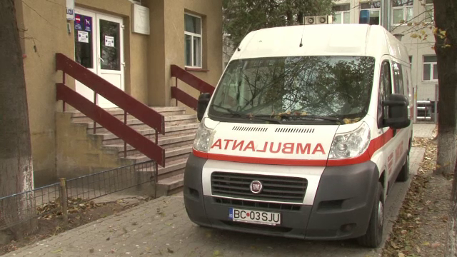 Un baiat de 3 ani din Bacau a murit, dupa ce tractorul parcat de tatal sau a iesit din viteza si l-a lovit