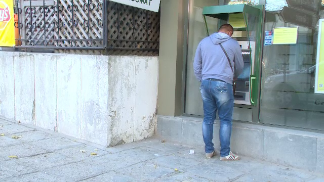 Doua angajate de la o agentie bancara din Tulcea, banuite ca au falsificat semnaturile a zeci de clienti