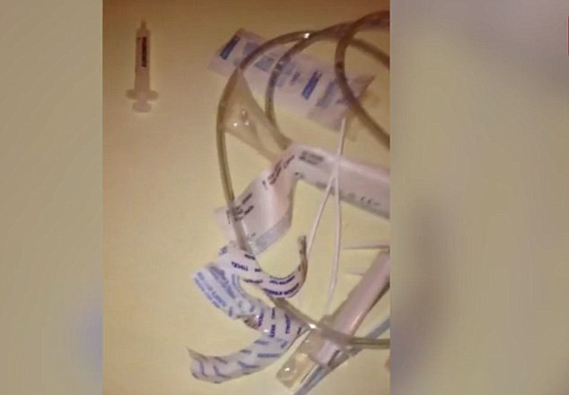 Imagini filmate in camera de hotel in care teroristii au pus la cale atentatele din Paris. Ce au gasit in interior. VIDEO