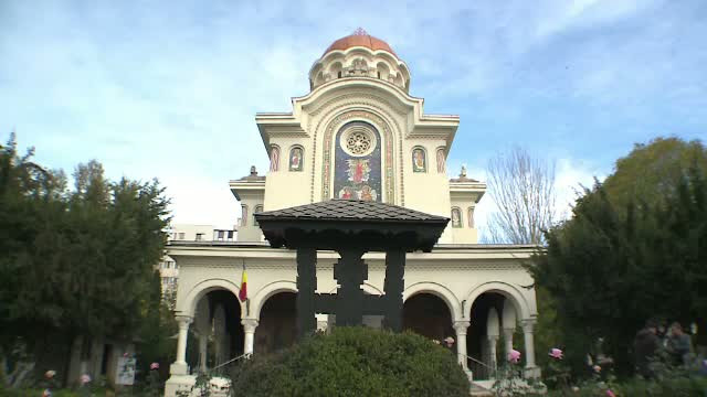 Iesiri blocate, extinctoare lipsa si elemente usor inflamabile. Descoperiri ingrijoratoare ale ISU in bisericile din tara