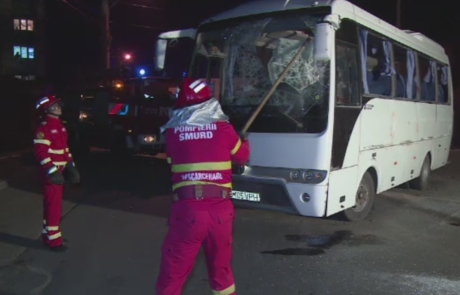 Accident grav in Prahova. 19 oameni care mergeau la serviciu au fost raniti dupa ce autocarul lor a fost izbit de un TIR