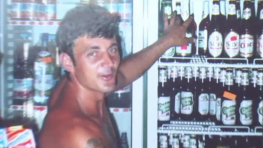 Noapte de groaza intr-un sat din Valcea. Un barbat a violat doua femei si aproape l-a ucis pe fiul uneia dintre ele