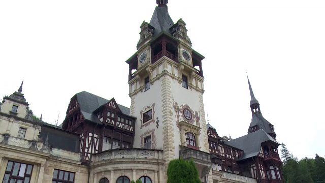 Castelele Bran si Peles, printre cele mai sigure cladiri din Romania in caz de incendiu. Cat au costat investitiile