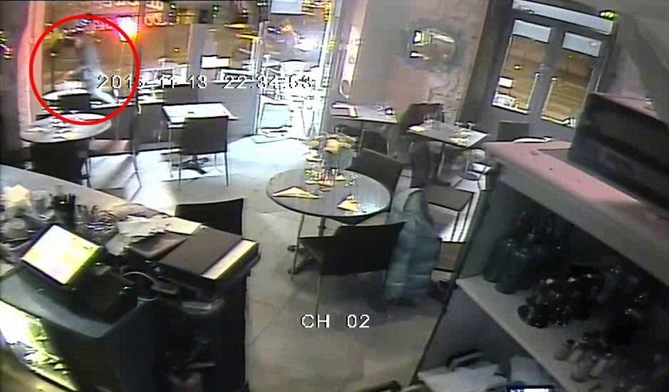 Noi imagini ale masacrului de vineri de la Paris. Supravietuitoare: "Erau foarte calmi. Trageau intruna, fara pauza"