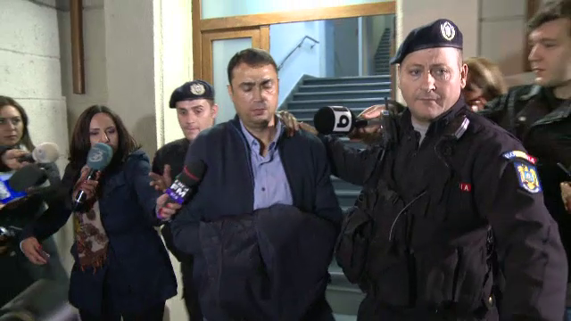 Un procuror si un politist, retinuti in urma scandalului permiselor auto luate pe spaga in Teleorman