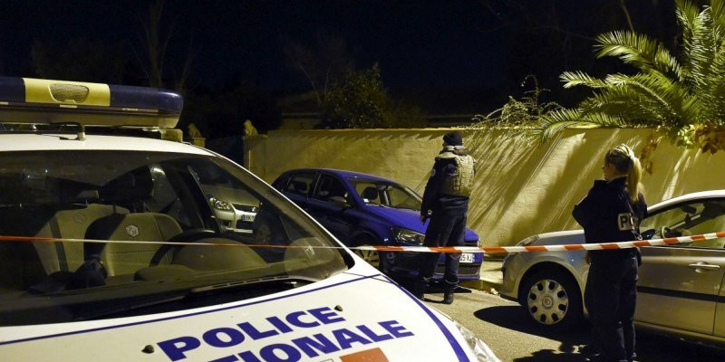 Profesor evreu, injunghiat de trei francezi, sustinatori ai jihadistilor, in Marseille. Un atacator avea tricou cu ISIS