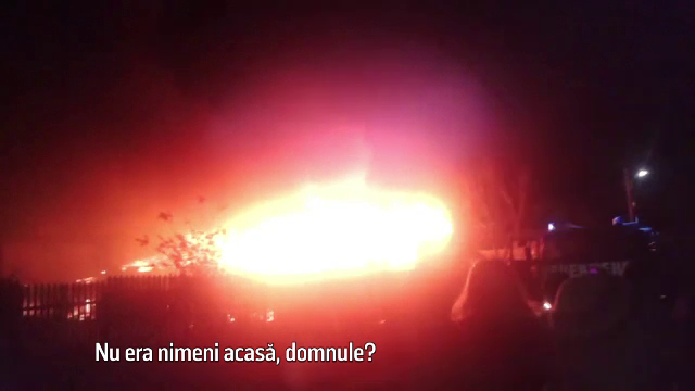 Un incendiu violent a facut scrum casa unei familii din Constanta. Motivul pentru care constructia a ars ca o torta