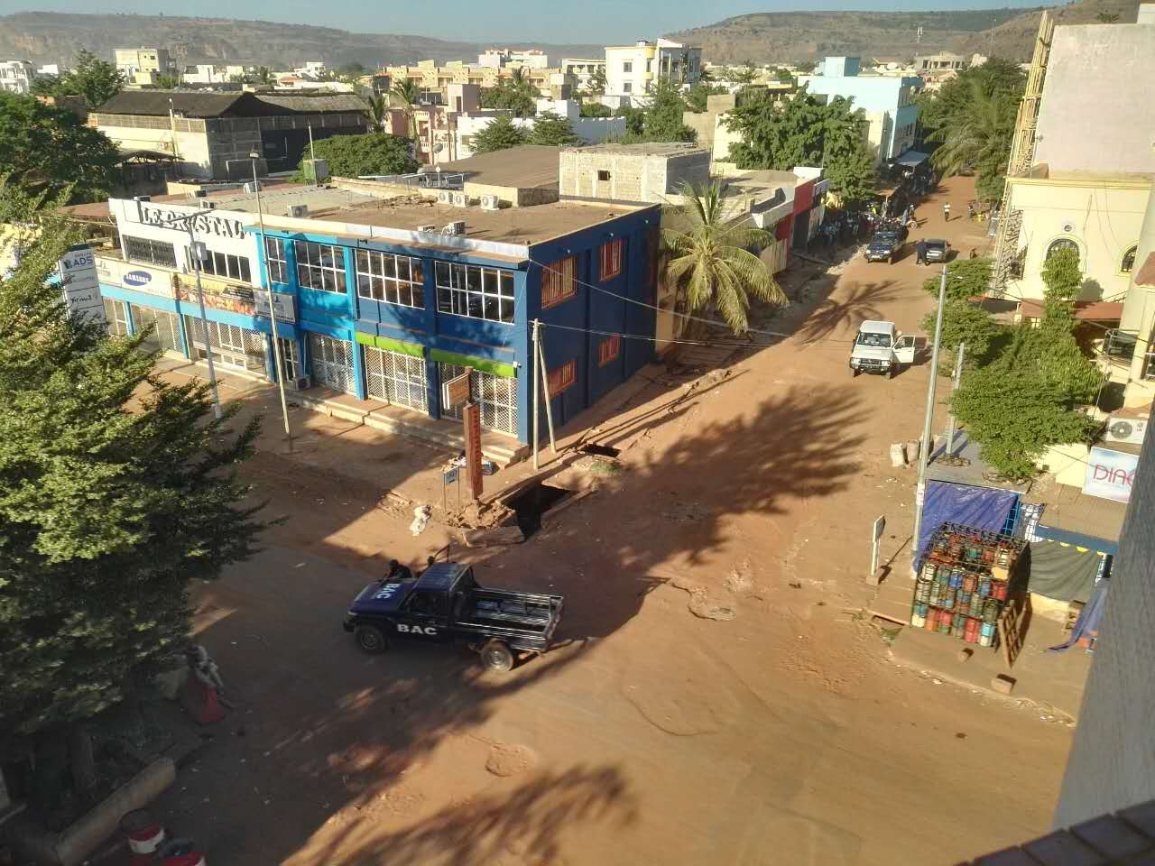 Politia din Mali a arestat 2 suspecti in legatura cu atacul de la Radisson. Un detaliu de la locul faptei i-a dat de gol